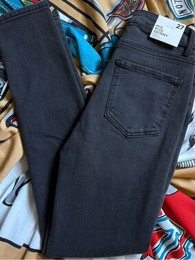 NWT women's Forever 21 mid-rise faded black skinny jeans 27 goth emo punk skater